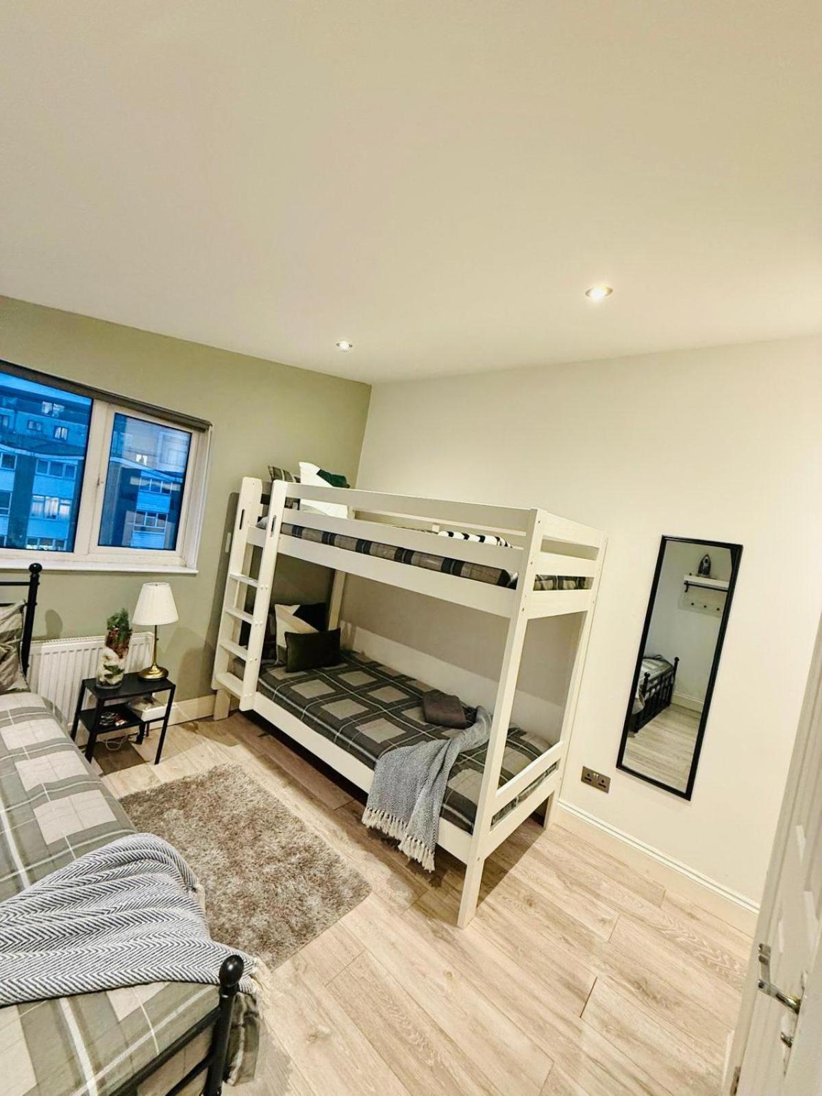 15 Min To Central London Guest Suites 22 Екстер'єр фото